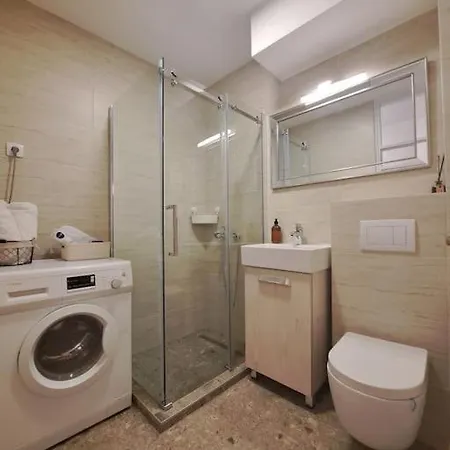 Cozy Lux Bedroom With Balcony In Dorcol