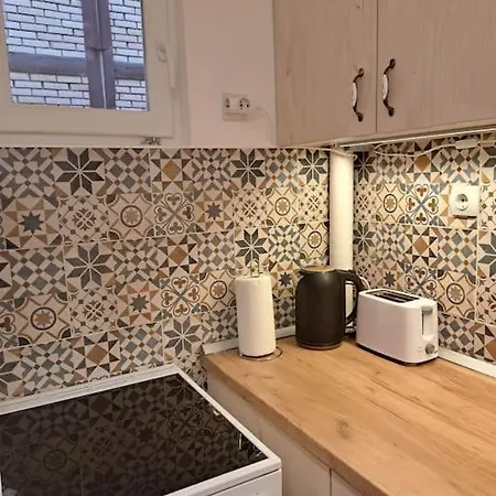 Cozy Lux Bedroom With Balcony In Dorcol